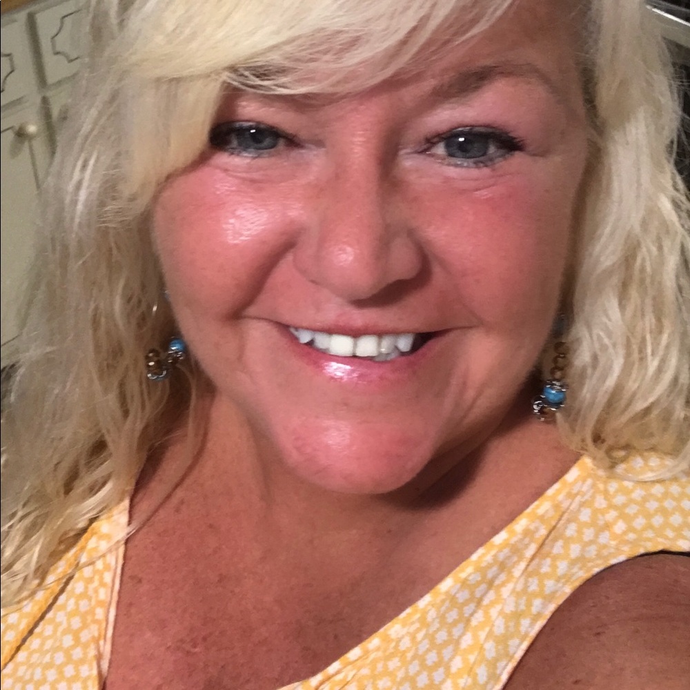 Meet your Posher, Laura m